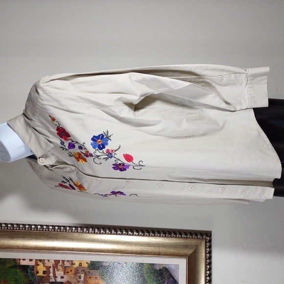 Westbound Petites Floral Embroidered Shirt - Picture 2 of 7